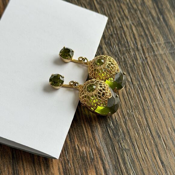 Vintage Sarah Coventry Earrings TOUCH OF ELEGANCE 7326 Green Rhinestone Clip On - Picture 2 of 4